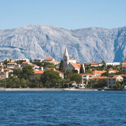 Dream Job - Best job on the Planet with Third Home