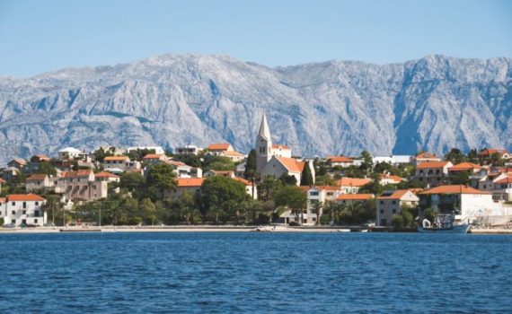 Dream Job - Best job on the Planet with Third Home