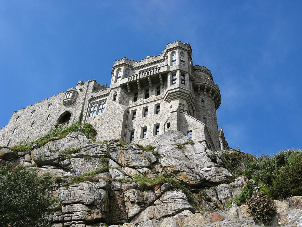 Dream Job - Get Paid to live in a Cornish Castle 1