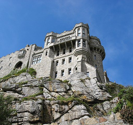 Dream Job - Get Paid to live in a Cornish Castle sml
