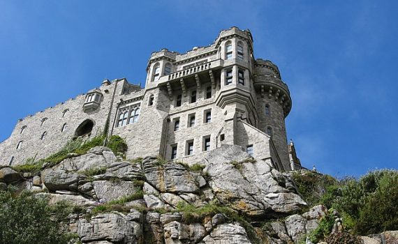 Dream Job - Get Paid to live in a Cornish Castle sml