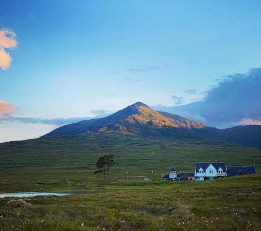Dream job in UK's most remote restaurant - Corrour Station House 1