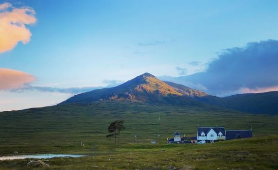 Dream job in UK's most remote restaurant - Corrour Station House 1